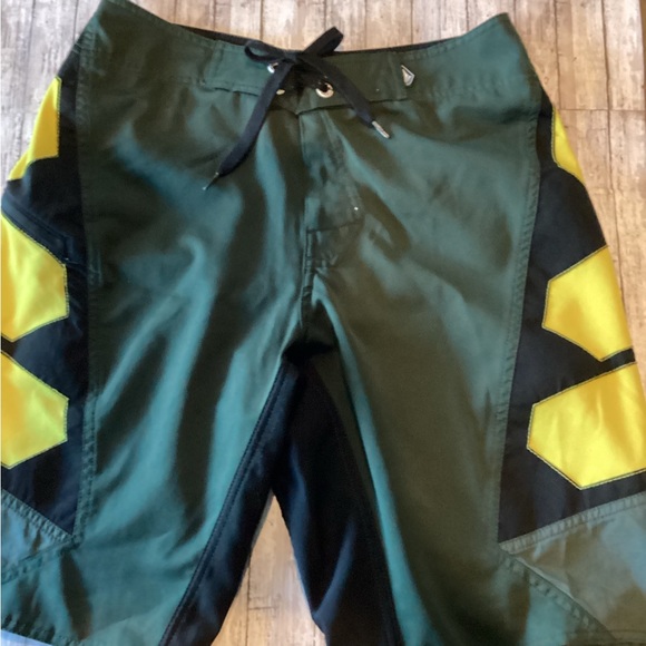 Men’s Boardshorts Volcom Swimming Trunks W30 - Picture 1 of 6